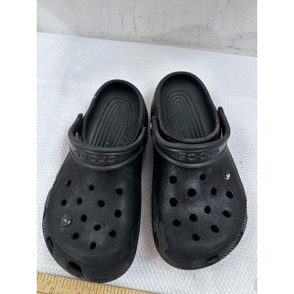 Crocs Classic Clog Size J2 Black Slip On Water Friendly Kids Shoes